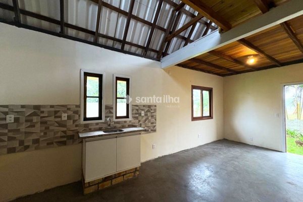 Casa à venda com 60m², 1 quarto, 3 vagas no bairro Campeche em Florianópolis