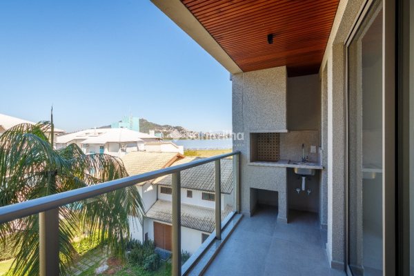 Apartamento à venda com 91m², 3 quartos, 1 suíte, 1 vaga no bairro João Paulo em Florianópolis