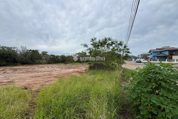 Terreno à venda com 450m² no bairro Ribeirão da Ilha em Florianópolis