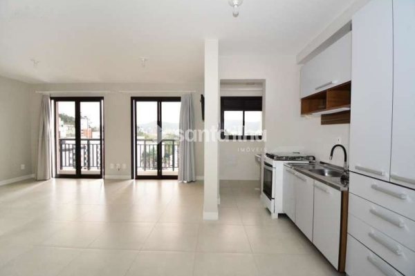 Studio à venda com 37m², 1 quarto, 1 vaga no bairro Carvoeira em Florianópolis