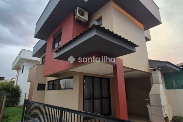 Casa à venda com 118m², 3 quartos, 1 suíte, 1 vaga no bairro Campeche em Florianópolis