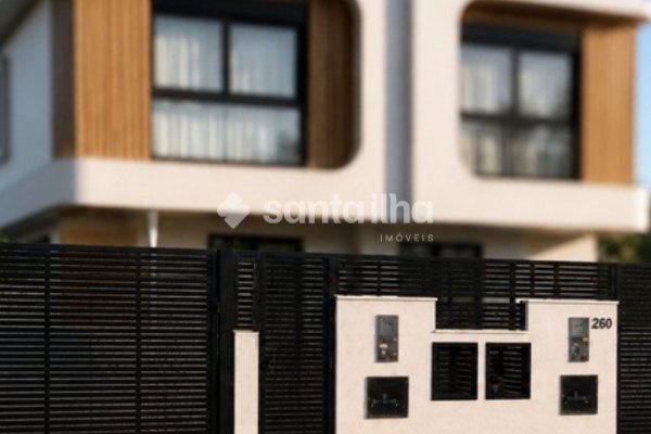 Casa à venda com 189m², 3 quartos, 1 suíte, 2 vagas no bairro Campeche em Florianópolis