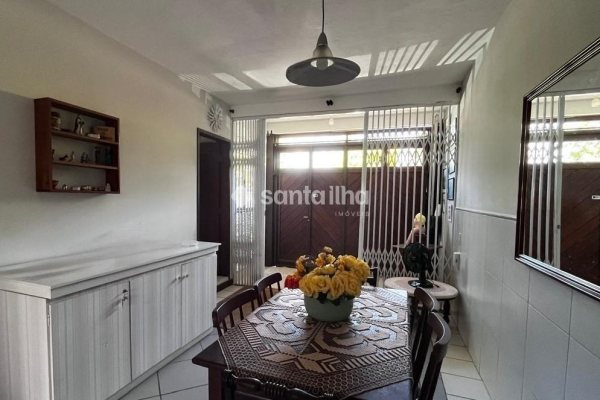 Casa à venda com 122m², 2 quartos, 1 vaga no bairro Campeche em Florianópolis