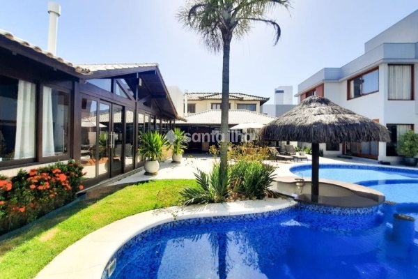 Casa à venda com 600m², 4 quartos, 4 suítes, 6 vagas no bairro Rio Tavares em Florianópolis