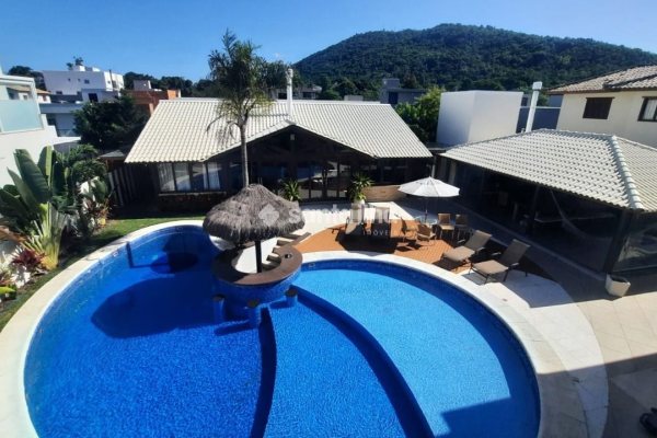 Casa à venda com 600m², 4 quartos, 4 suítes, 6 vagas no bairro Rio Tavares em Florianópolis