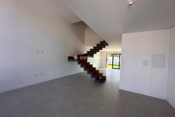 Casa à venda com 192m², 4 quartos, 3 suítes, 2 vagas no bairro Lagoa da Conceição em Florianópolis