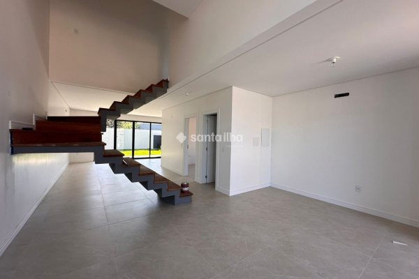 Casa à venda com 192m², 4 quartos, 3 suítes, 2 vagas no bairro Lagoa da Conceição em Florianópolis