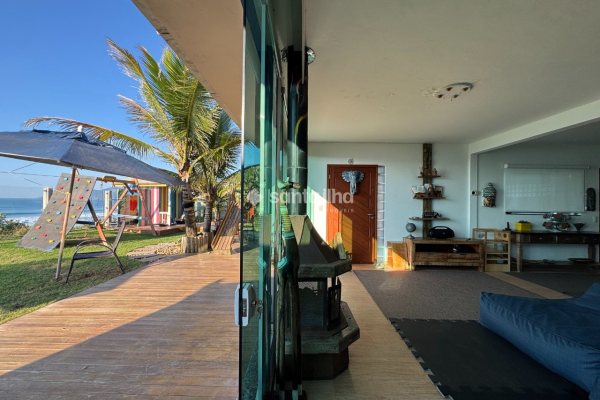 Casa à venda com 300m², 5 quartos, 2 suítes, 3 vagas no bairro Campeche em Florianópolis
