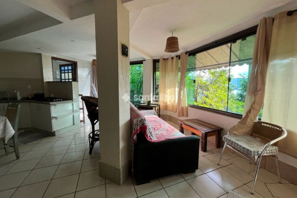 Casa para alugar com 49m², 1 quarto, 1 suíte, 1 vaga no bairro Lagoa da Conceição em Florianopolis