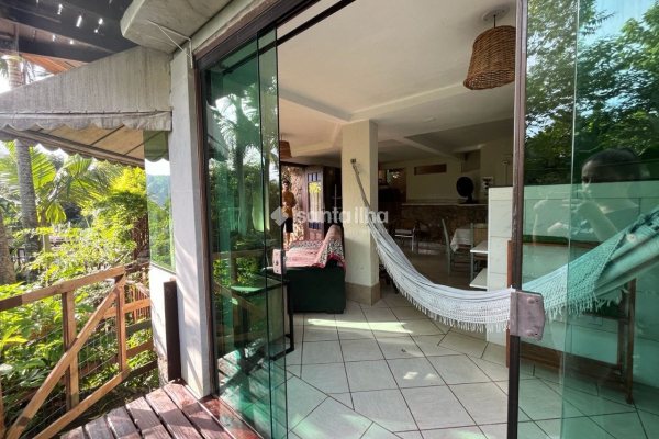 Casa para alugar com 49m², 1 quarto, 1 suíte, 1 vaga no bairro Lagoa da Conceição em Florianopolis