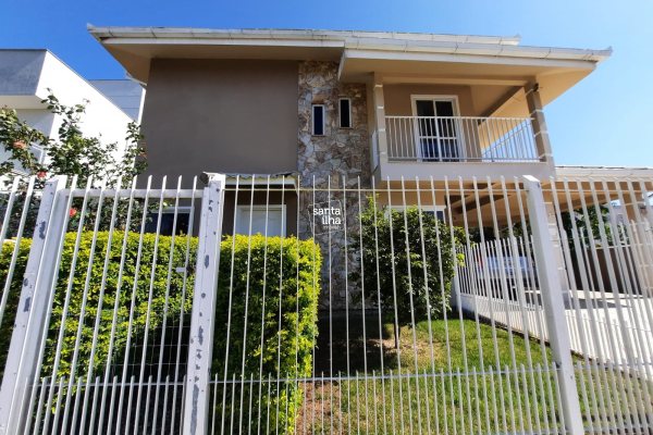 Casa à venda com 250m², 3 quartos, 3 suítes, 2 vagas no bairro Carianos em Florianópolis
