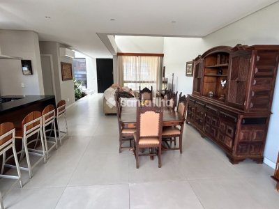 Casa à venda com 208m², 3 quartos, 3 suítes, 1 vaga no bairro Rio Tavares em Florianópolis - Foto 8
