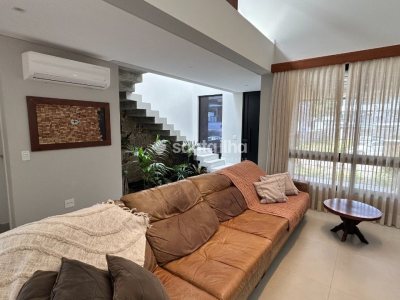 Casa à venda com 208m², 3 quartos, 3 suítes, 1 vaga no bairro Rio Tavares em Florianópolis - Foto 4