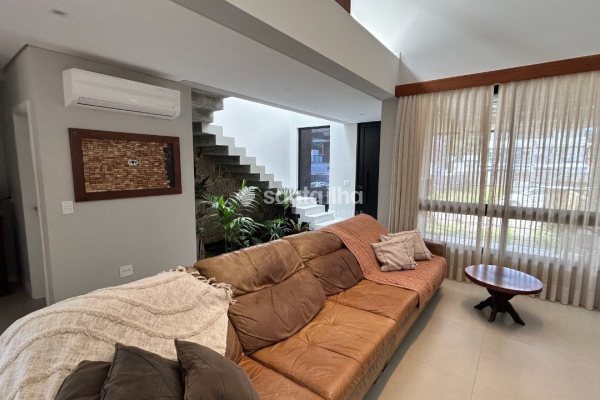 Casa à venda com 208m², 3 quartos, 3 suítes, 1 vaga no bairro Rio Tavares em Florianópolis