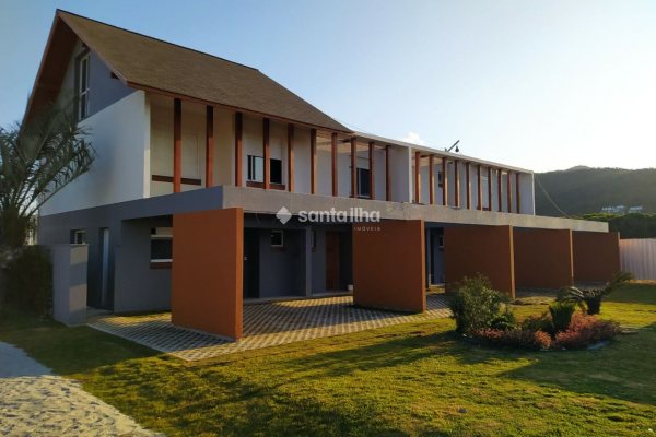 Casa em Condomínio à venda com 78m², 2 quartos, 2 suítes, 1 vaga no bairro Morro das Pedras em Florianópolis