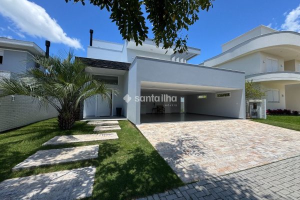 Casa em Condomínio à venda com 280m², 3 quartos, 1 suíte, 5 vagas no bairro Rio Tavares em Florianópolis