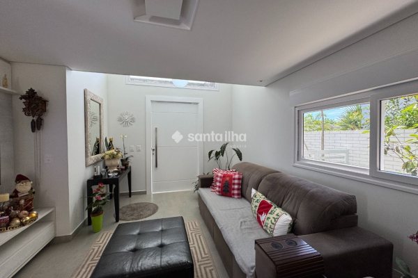 Casa em Condomínio à venda com 280m², 3 quartos, 1 suíte, 5 vagas no bairro Rio Tavares em Florianópolis