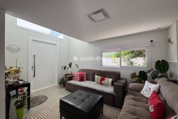 Casa em Condomínio à venda com 280m², 3 quartos, 1 suíte, 5 vagas no bairro Rio Tavares em Florianópolis