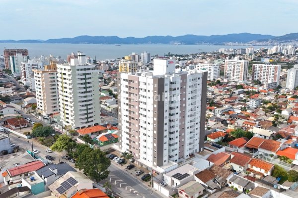 Apartamento à venda com 75m², 3 quartos, 1 suíte, 2 vagas no bairro Barreiros em São José