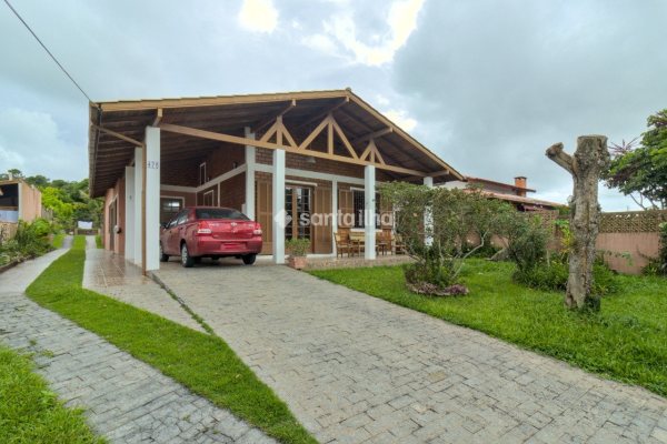 Casa à venda com 195m², 6 quartos, 2 suítes, 6 vagas no bairro Ingleses em Florianópolis