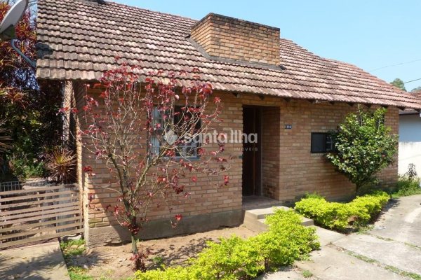 Casa à venda com 160m², 4 quartos, 1 suíte, 3 vagas no bairro Campeche em Florianópolis