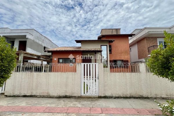 Casa à venda com 113m², 3 quartos, 1 suíte, 2 vagas no bairro Campeche em Florianópolis