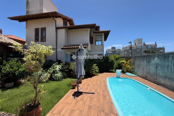 Casa à venda com 222m², 5 quartos, 2 suítes, 4 vagas no bairro Campeche em Florianópolis