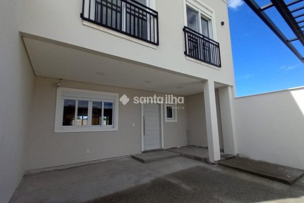 Casa à venda com 148m², 3 quartos, 1 suíte, 2 vagas no bairro Campeche em Florianópolis