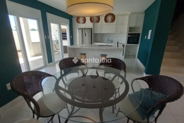 Casa à venda com 148m², 3 quartos, 1 suíte, 2 vagas no bairro Campeche em Florianópolis