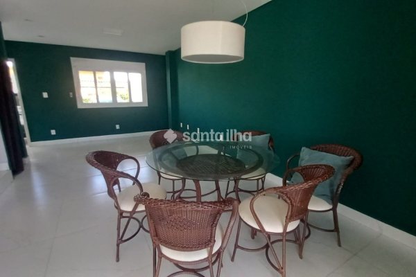 Casa à venda com 148m², 3 quartos, 1 suíte, 2 vagas no bairro Campeche em Florianópolis
