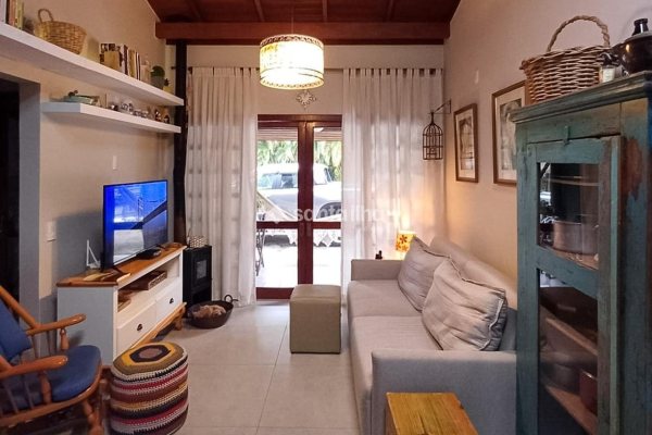 Casa em Condomínio à venda com 73m², 2 quartos, 1 vaga no bairro Lagoa da Conceição em Florianópolis