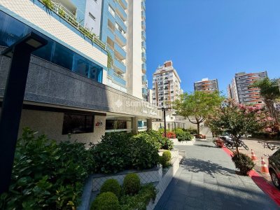 Apartamento à venda com 151m², 3 quartos, 2 suítes, 1 vaga no bairro Centro em Florianopolis - Foto 2