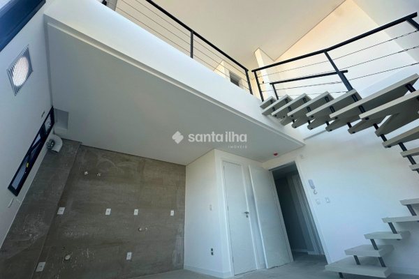 Loft à venda com 39m², 1 quarto, 1 vaga no bairro Ribeirão da Ilha em Florianópolis