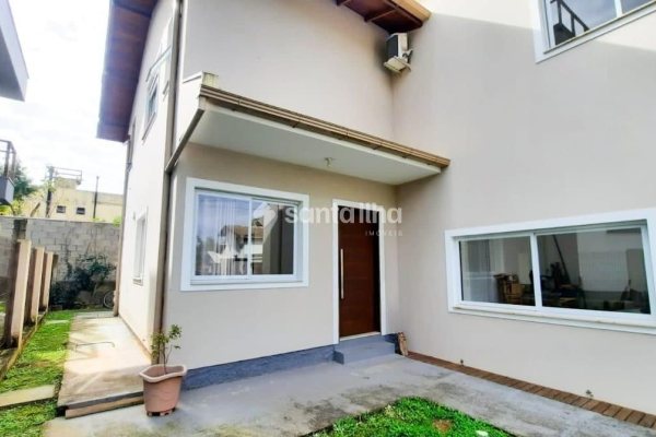 Casa à venda com 160m², 4 quartos, 1 suíte, 4 vagas no bairro Campeche em Florianópolis