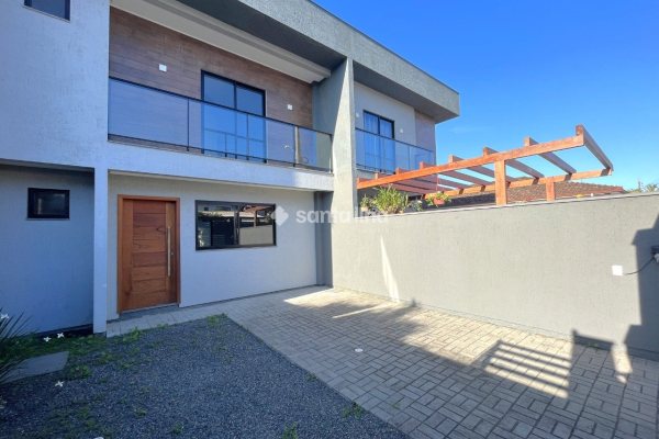 Casa para alugar com 136m², 3 quartos, 3 suítes, 1 vaga no bairro Rio Tavares em Florianópolis