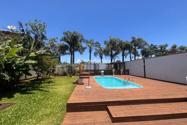 Casa à venda com 284m², 4 quartos, 1 suíte, 3 vagas no bairro Morro das Pedras em Florianópolis