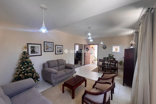 Casa à venda com 284m², 4 quartos, 1 suíte, 3 vagas no bairro Morro das Pedras em Florianópolis