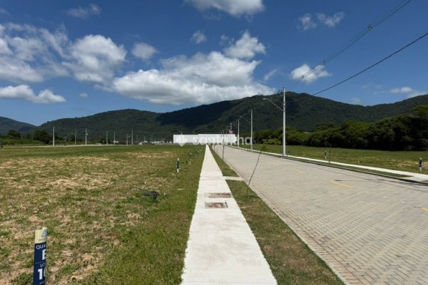 Terreno à venda com 375m² no bairro Rio Vermelho em Florianópolis