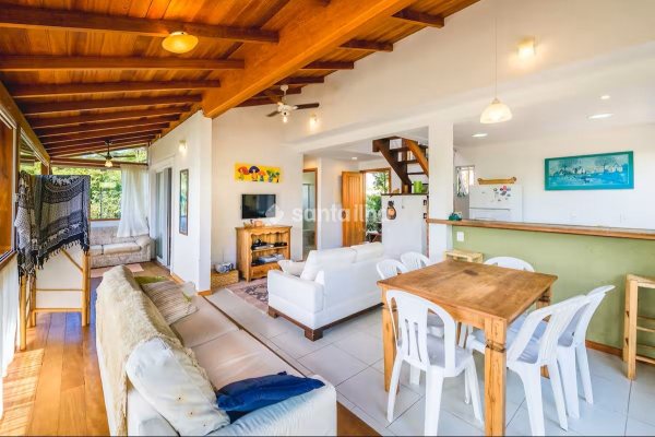 Casa à venda com 315m², 3 quartos, 2 vagas no bairro Lagoa da Conceição em Florianópolis