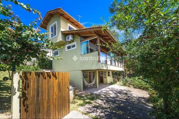 Casa à venda com 315m², 3 quartos, 2 vagas no bairro Lagoa da Conceição em Florianópolis