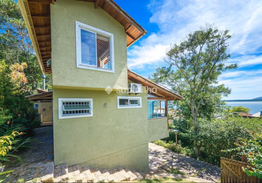 Casa à venda com 315m², 3 quartos, 2 vagas no bairro Lagoa da Conceição em Florianópolis - Foto 1