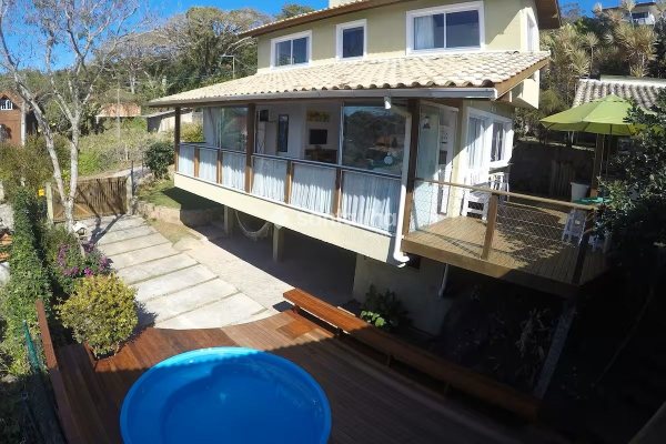 Casa à venda com 315m², 3 quartos, 2 vagas no bairro Lagoa da Conceição em Florianópolis