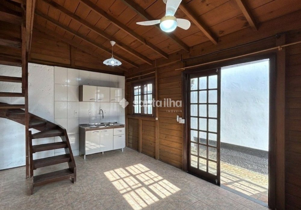 Casa para alugar com 40m², 2 quartos, 1 vaga no bairro Campeche em Florianópolis - Foto 1