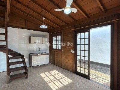 Casa para alugar com 40m², 2 quartos, 1 vaga no bairro Campeche em Florianópolis - Foto 2