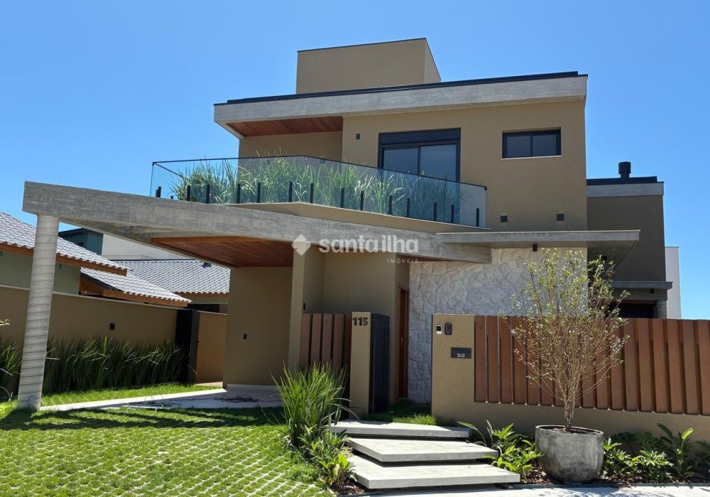 Casa à venda com 220m², 4 quartos, 3 suítes, 3 vagas no bairro Campeche em Florianópolis - Foto 1
