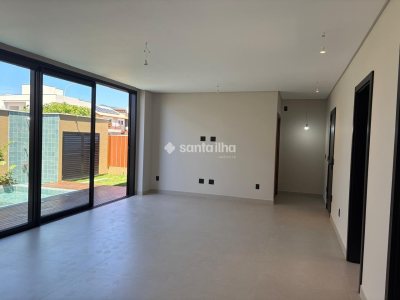 Casa à venda com 220m², 4 quartos, 3 suítes, 3 vagas no bairro Campeche em Florianópolis - Foto 13