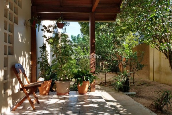 Casa à venda com 217m², 4 quartos, 3 suítes, 2 vagas no bairro Campeche em Florianópolis