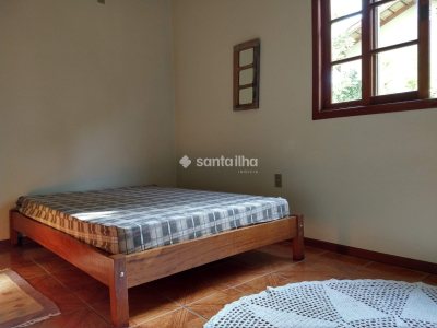 Casa à venda com 217m², 4 quartos, 3 suítes, 2 vagas no bairro Campeche em Florianópolis - Foto 4