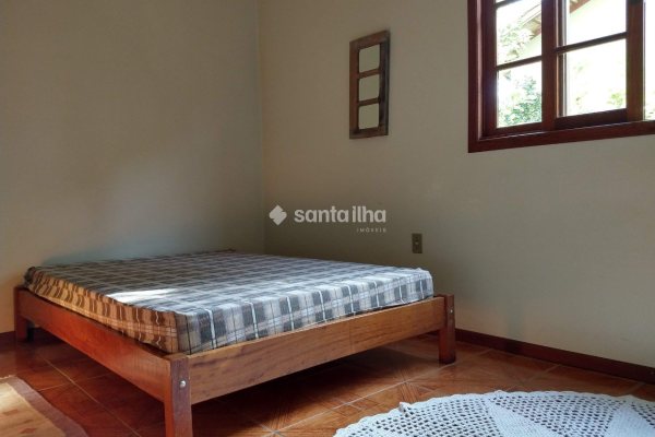 Casa à venda com 217m², 4 quartos, 3 suítes, 2 vagas no bairro Campeche em Florianópolis