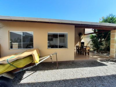 Casa à venda com 250m², 3 quartos, 3 suítes, 2 vagas no bairro Carianos em Florianópolis - Foto 32